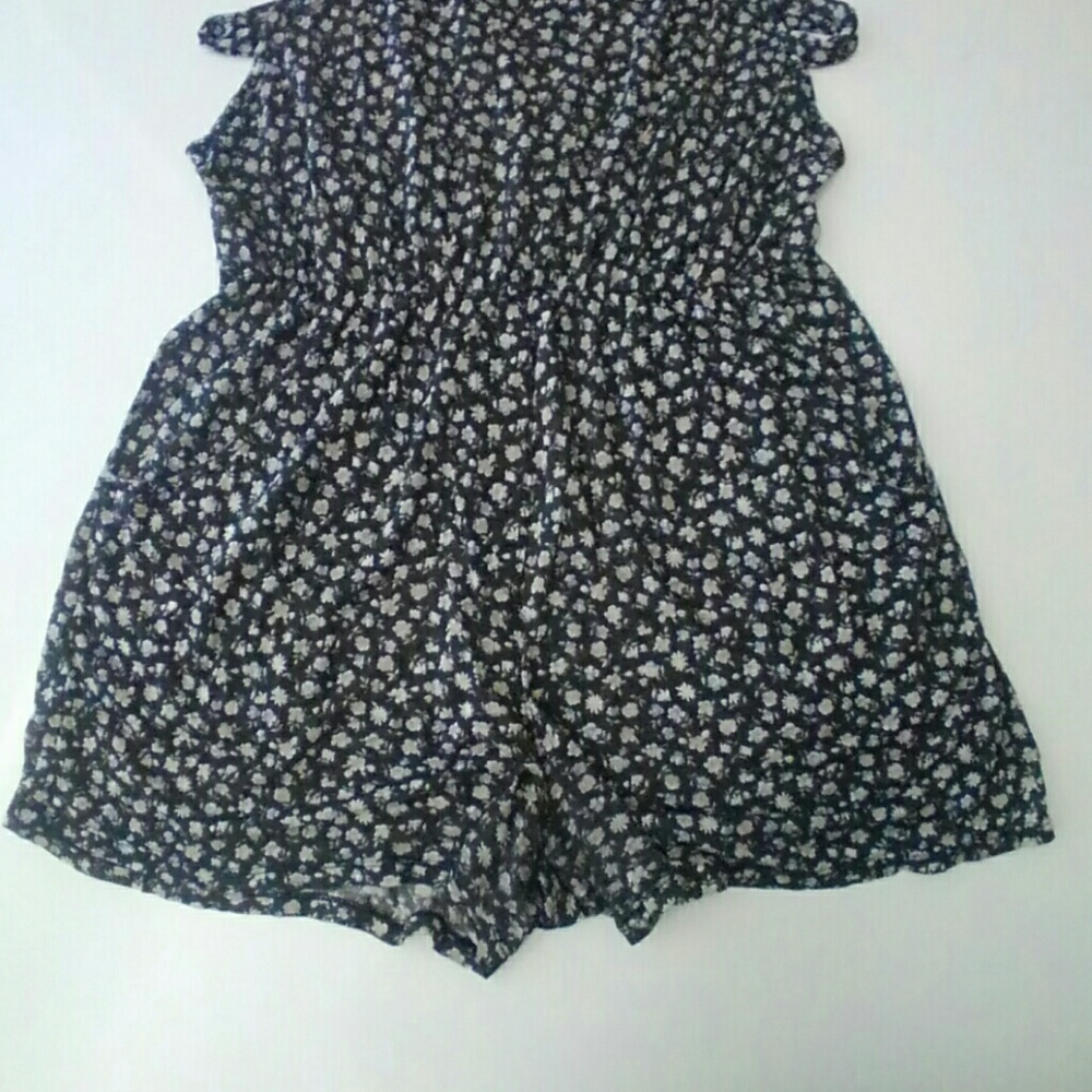Open Side Romper Shorts - Picture 7 of 8